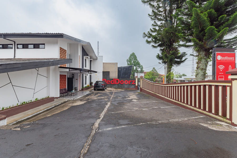 RedDoorz near Taman Kota Lapang Merdeka Sukabumi
