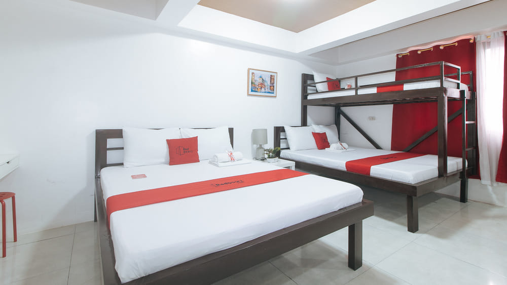 RedDoorz Family Room