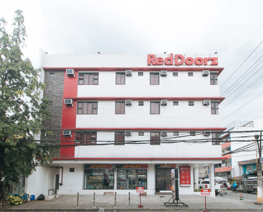 RedDoorz near UST Sampaloc Manila
