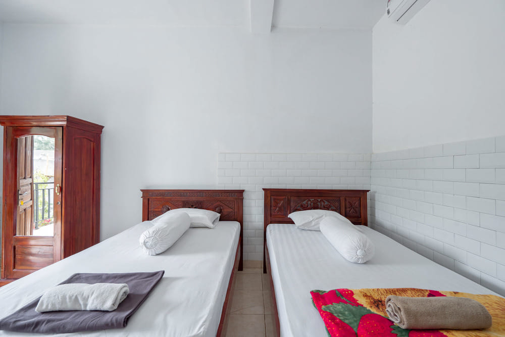 1 BR Twin