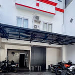 Taisir Residence Near Palmerah Mitra RedDoorz