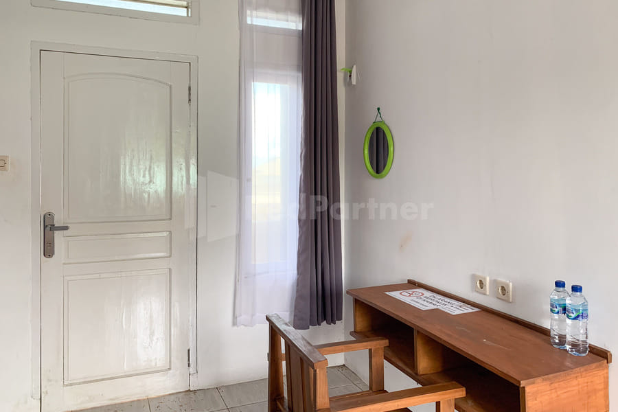 RedDoorz @ Pantai Sayangheulang