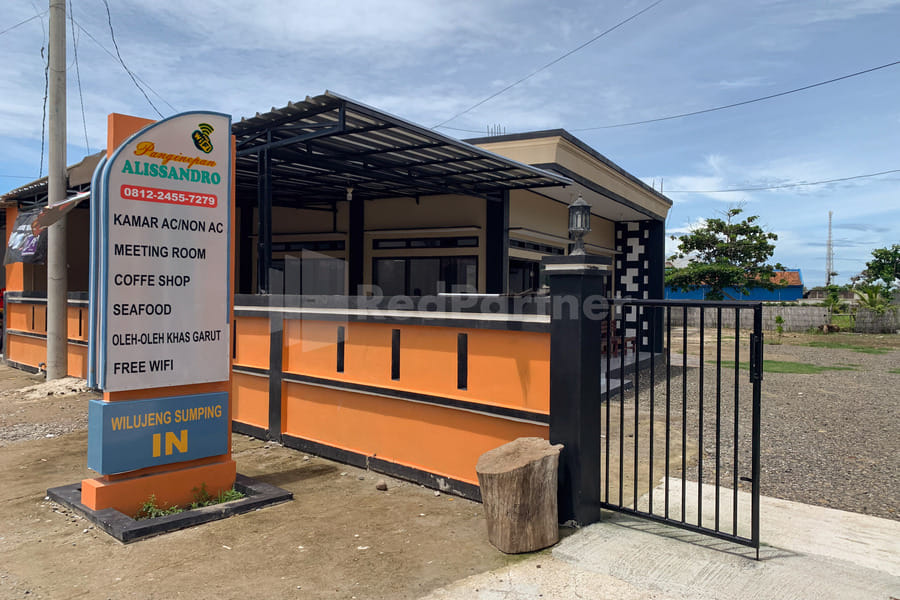 RedDoorz @ Pantai Sayangheulang