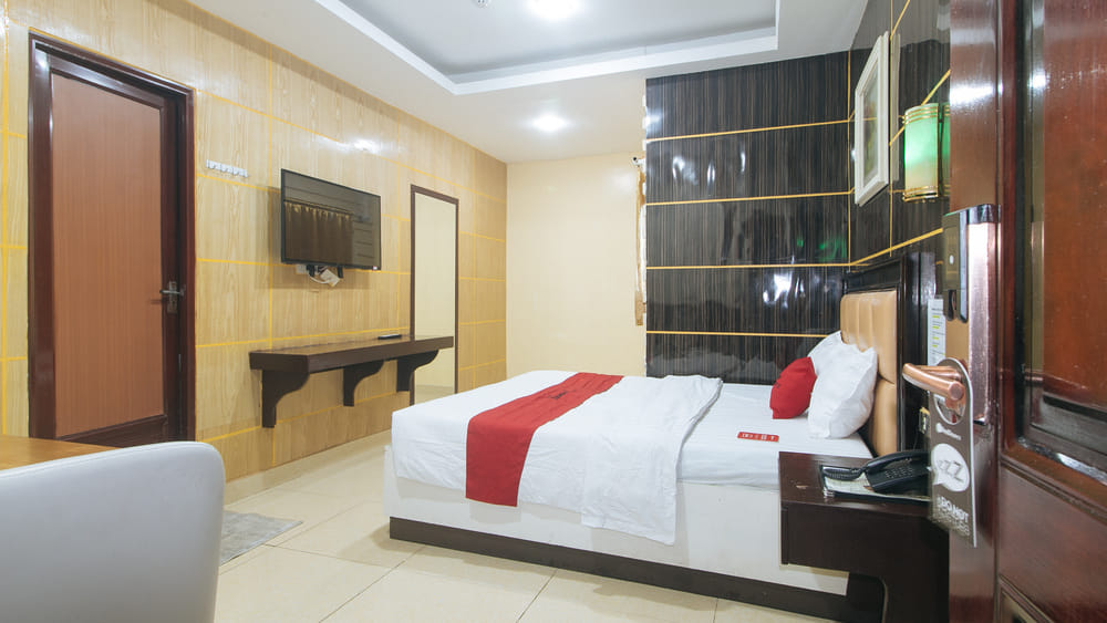 RedDoorz Deluxe Room
