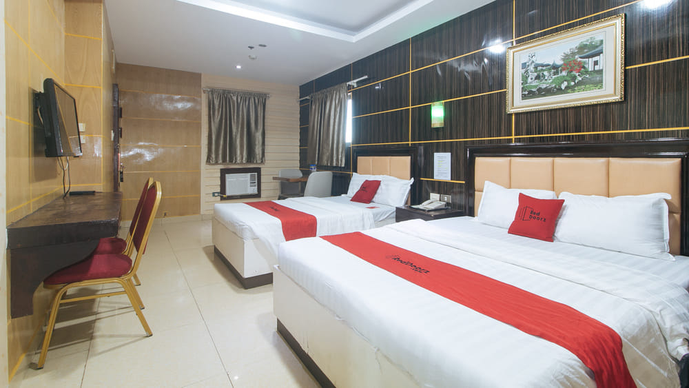 RedDoorz Suite