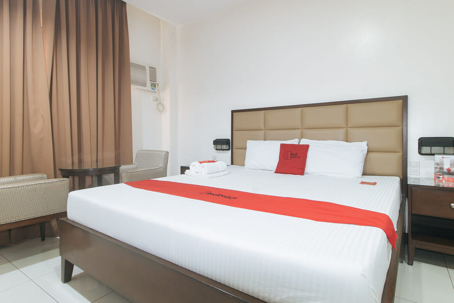 RedDoorz near Angeles University Foundation