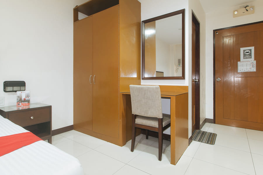 RedDoorz near Angeles University Foundation