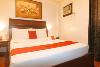 RedDoorz @ La Casa Guesthouse former RedDoorz at Tamarind Street Angeles City