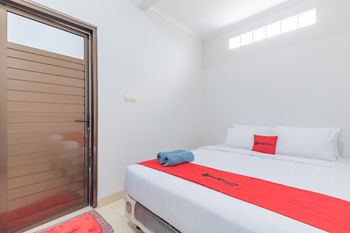Reddoorz near Kiara Artha Park