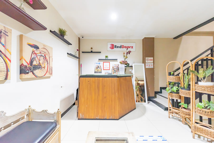 RedDoorz near Botani Square Mall