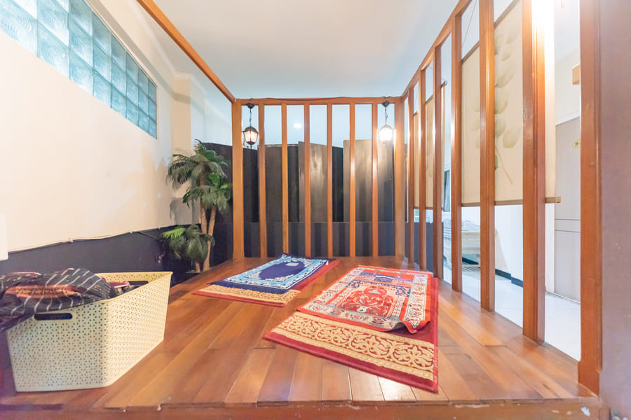 RedDoorz near Botani Square Mall