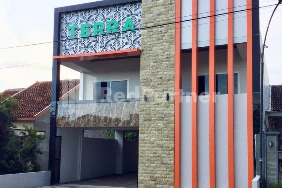 TERRA Guesthouse JEC Mitra RedDoorz