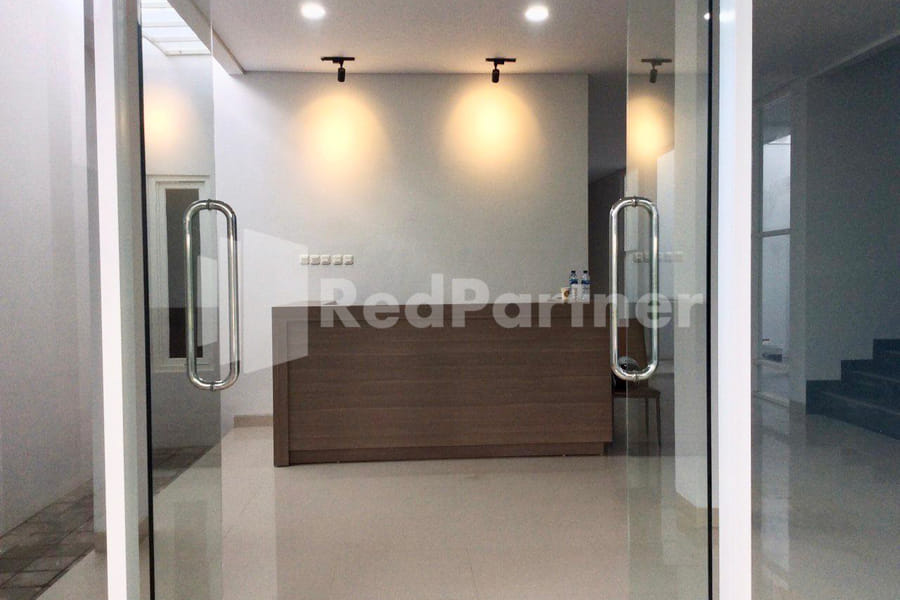 TERRA Guesthouse JEC Mitra RedDoorz