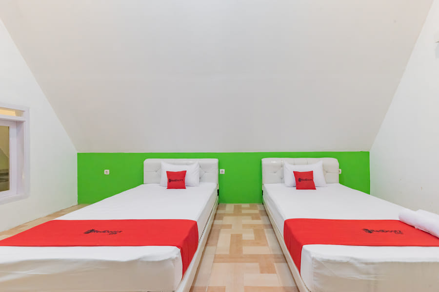 RedDoorz Syariah Plus Near Sukabumi Station