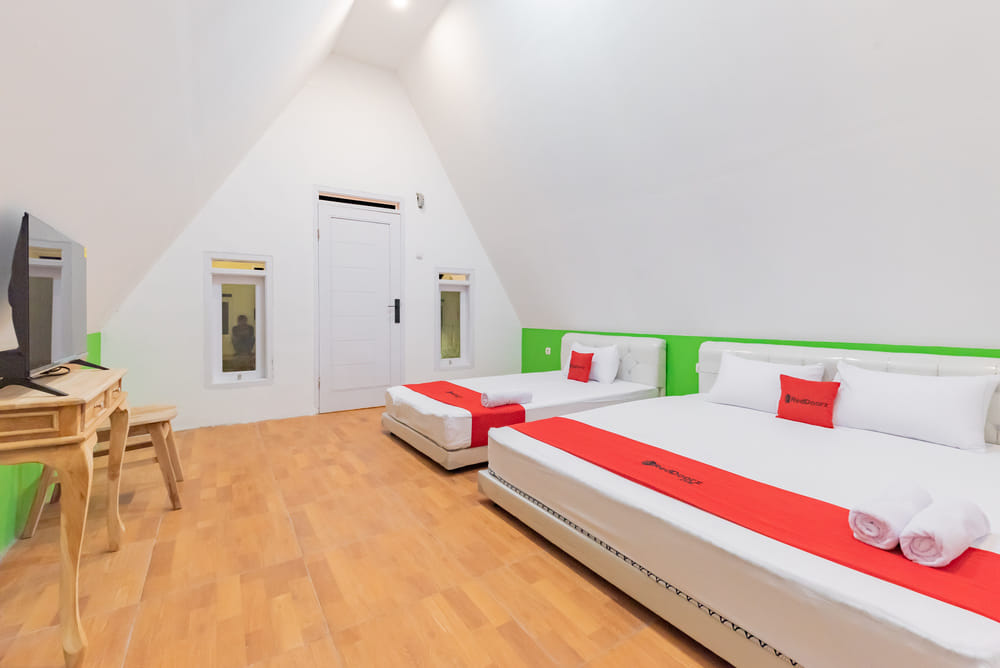 RedDoorz Family Room