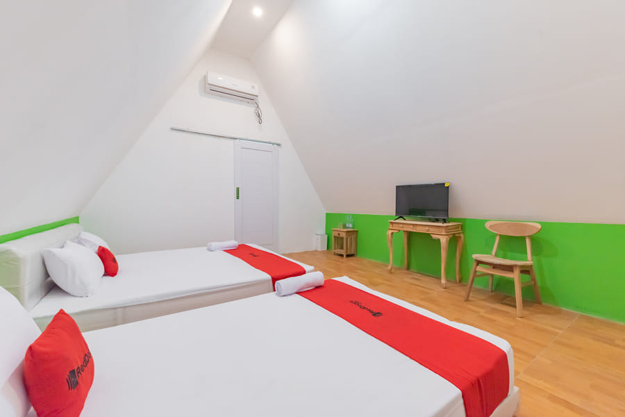 RedDoorz Syariah Plus Near Sukabumi Station