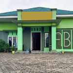 RedDoorz Syariah near Universitas Batanghari Jambi.