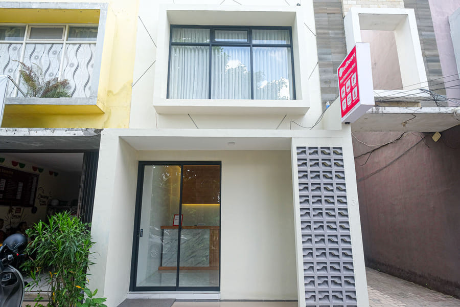 RedDoorz near Ambarrukmo Area