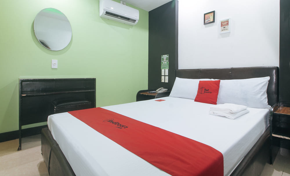 RedDoorz Room