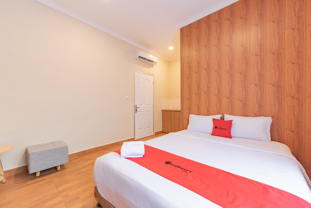 RedDoorz Deluxe Room