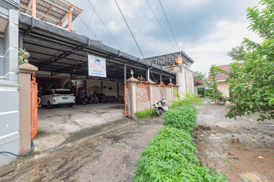 RedDoorz Syariah near Alun Alun Sumedang