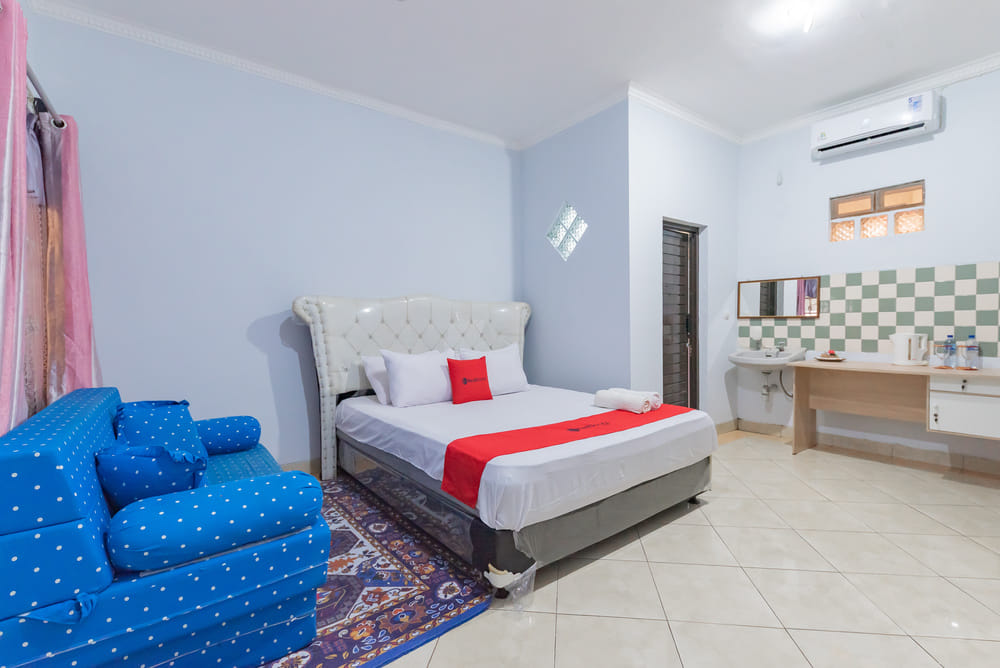 RedDoorz Deluxe Room