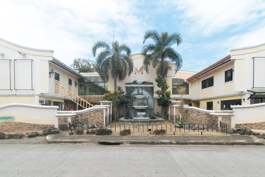 RedDoorz @ Moss Hotel Dasmarinas