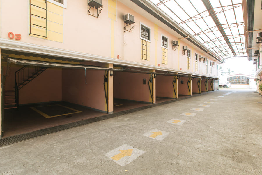 RedDoorz @ Moss Hotel Dasmarinas