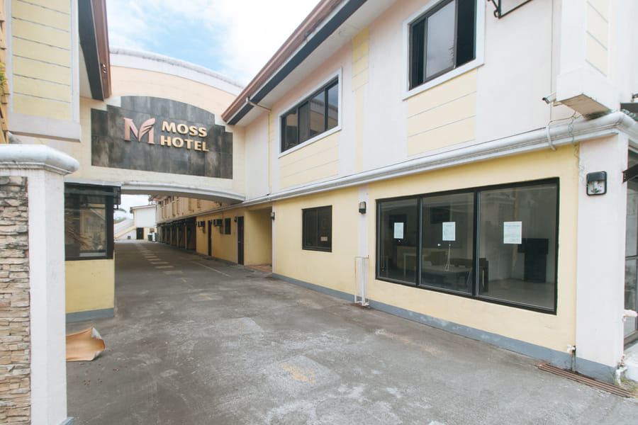 RedDoorz @ Moss Hotel Dasmarinas