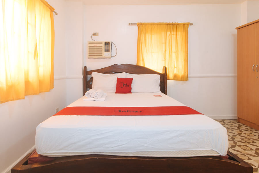 RedDoorz @ Moss Hotel Guevarra Dasmarinas