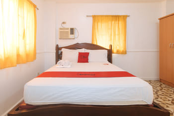 RedDoorz @ Moss Hotel Guevarra Dasmarinas