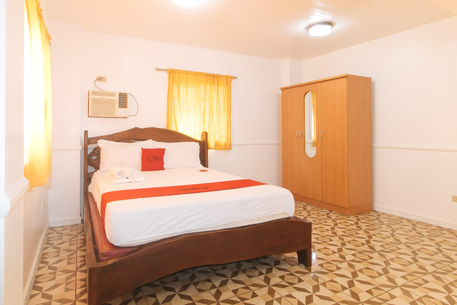 RedDoorz @ Moss Hotel Guevarra Dasmarinas