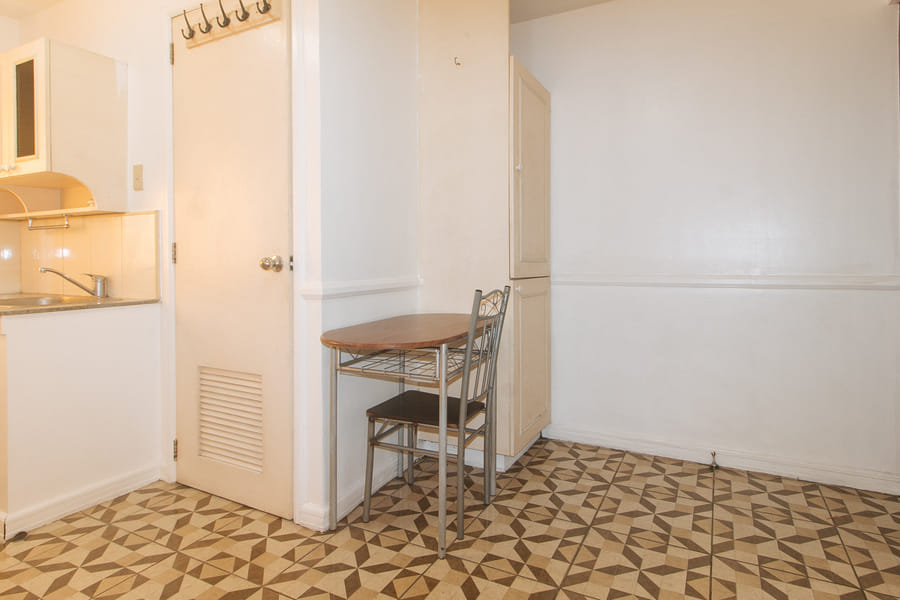 RedDoorz @ Moss Hotel Guevarra Dasmarinas