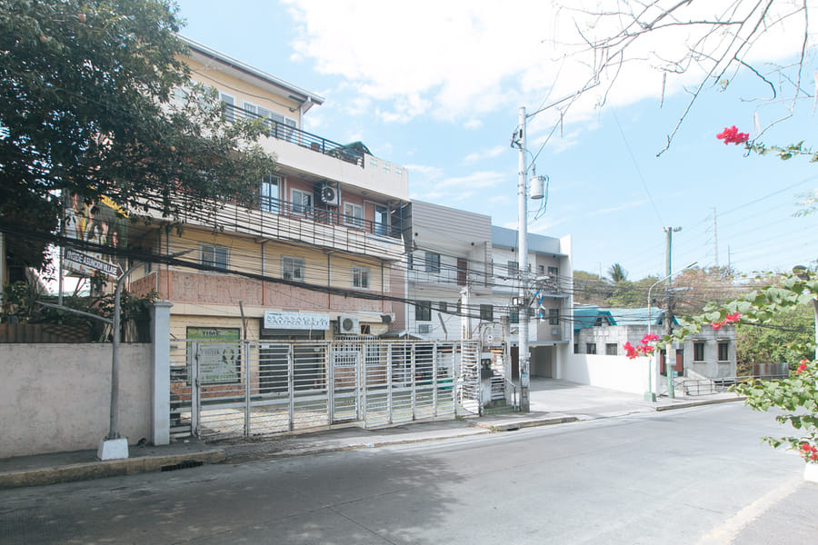 RedDoorz @ Moss Hotel Guevarra Dasmarinas