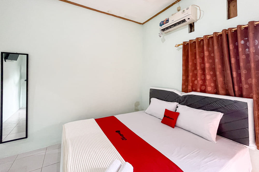 RedDoorz Room