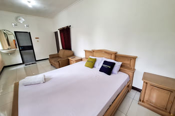 Urbanview Hotel Kusuma Garden Cianjur
