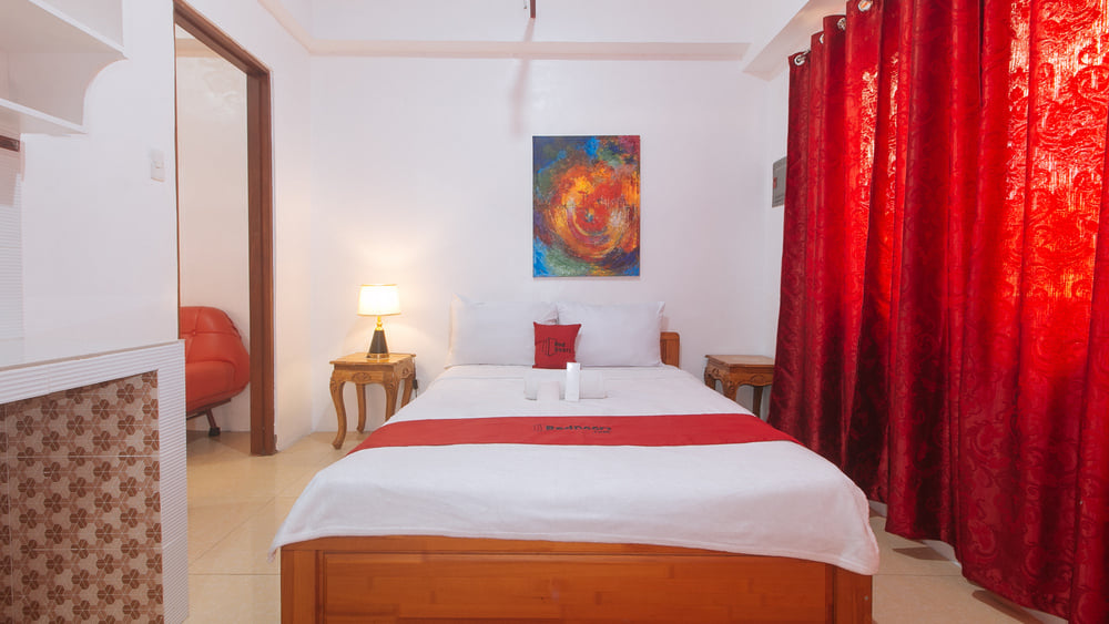 RedDoorz Deluxe Room