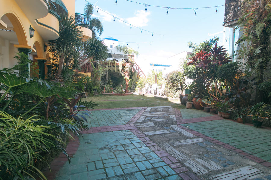 RedDoorz @ Yahweh Spring Retreat and Resort Laguna