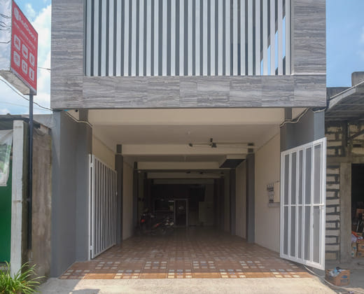 RedDoorz near Laweyan Gentan