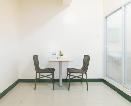 RedDoorz @ Western Bicutan Transients Inn