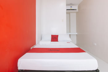 RedDoorz @ Aerial Hotel Los Baños