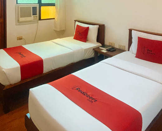 RedDoorz Plus @ Balai Sofia Bed & Breakfast Batangas