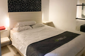 RedDoorz near Pantai Idola Banyutowo Hotel D'LLALA