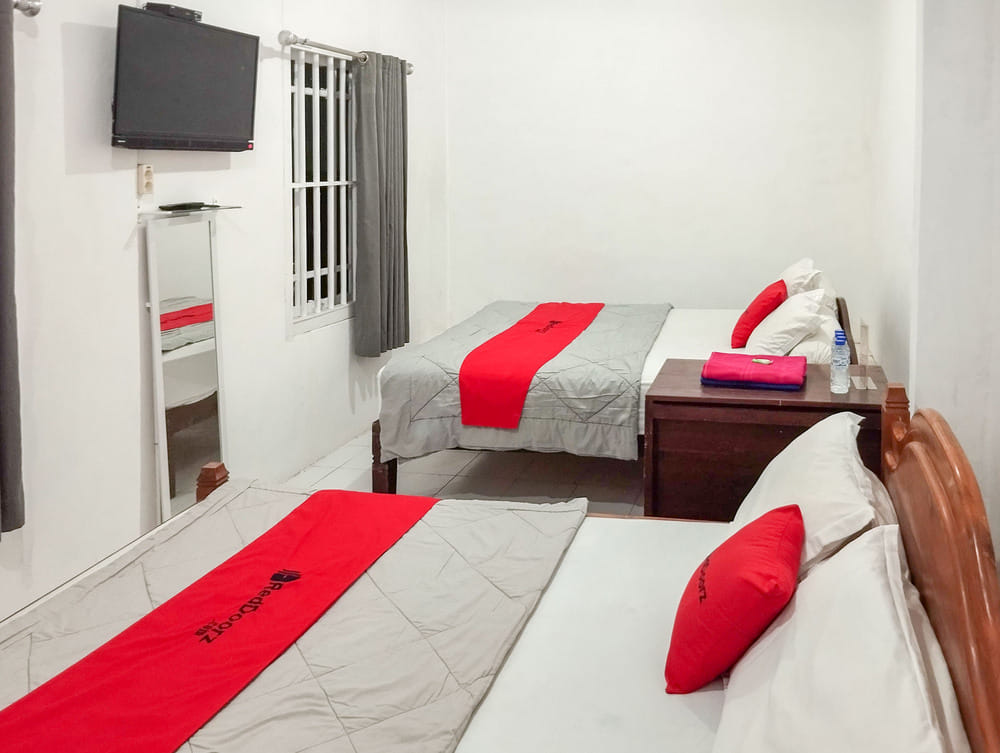 RedDoorz Family Room