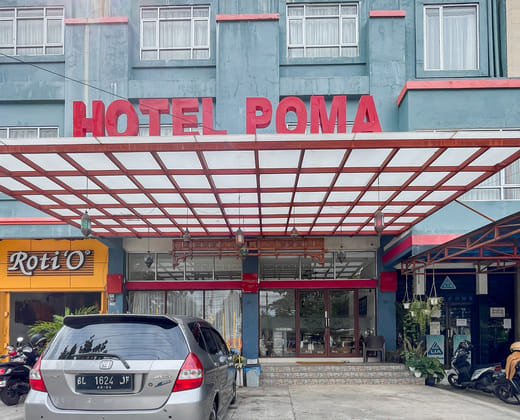 Urbanview Poma Hotel