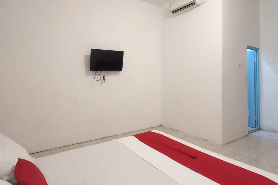 Reddoorz Syariah near RS Siti Khodijah Sepanjang