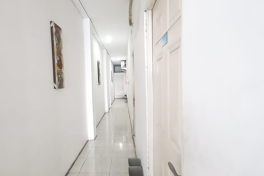 Reddoorz Syariah near RS Siti Khodijah Sepanjang