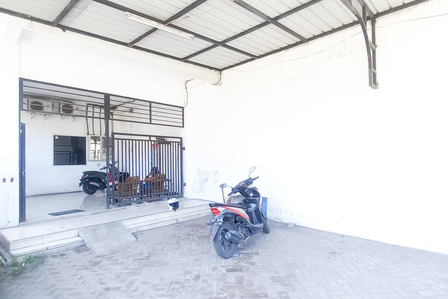 Reddoorz Syariah near RS Siti Khodijah Sepanjang