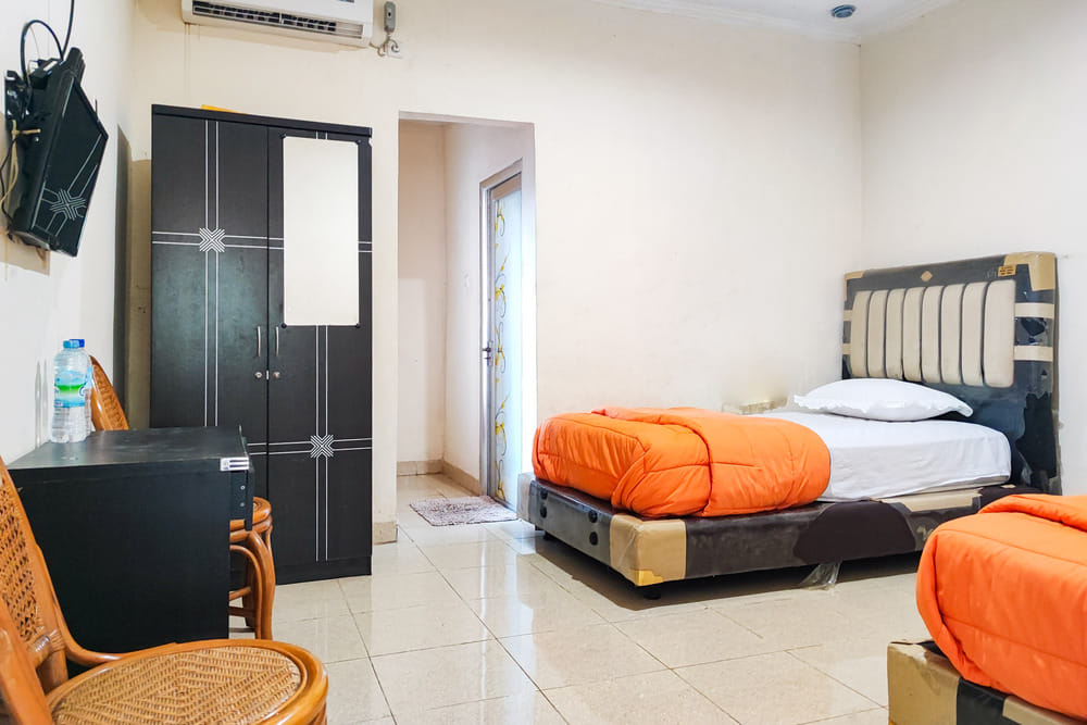 RedDoorz Deluxe Twin Room