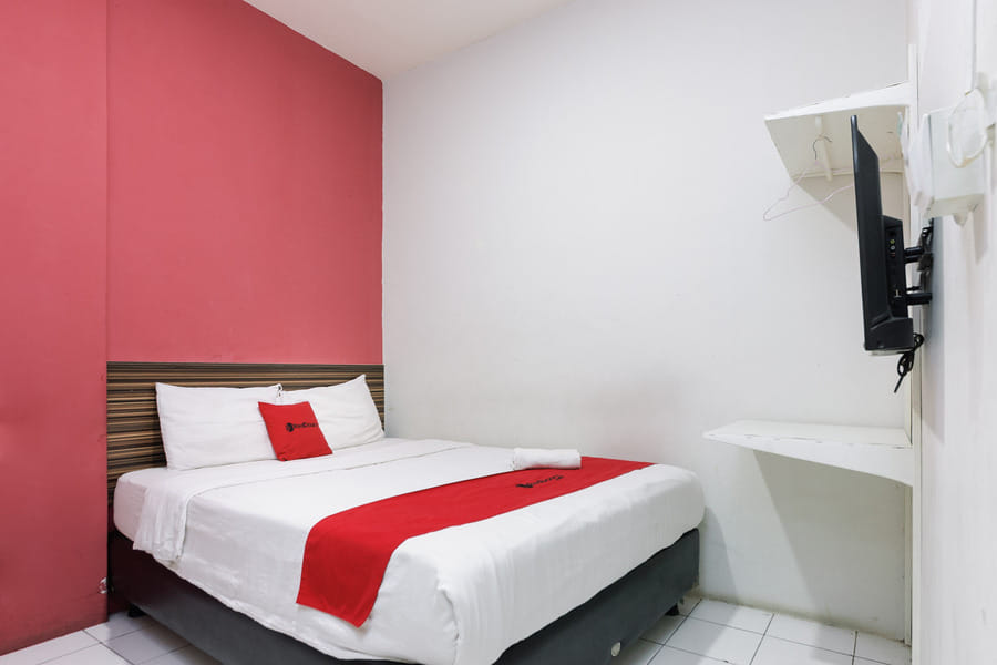 RedDoorz near Seasons City Mall